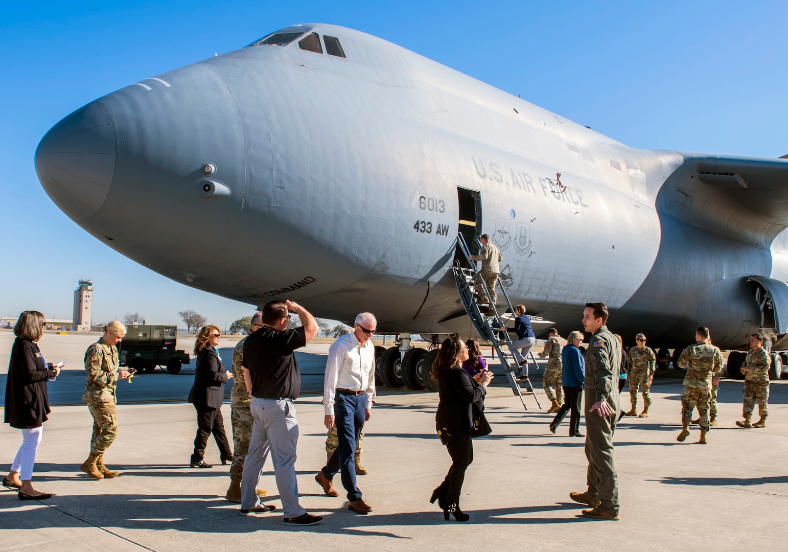 Honorary commanders visit JBSA-Lackland mission partners > Joint Base ...