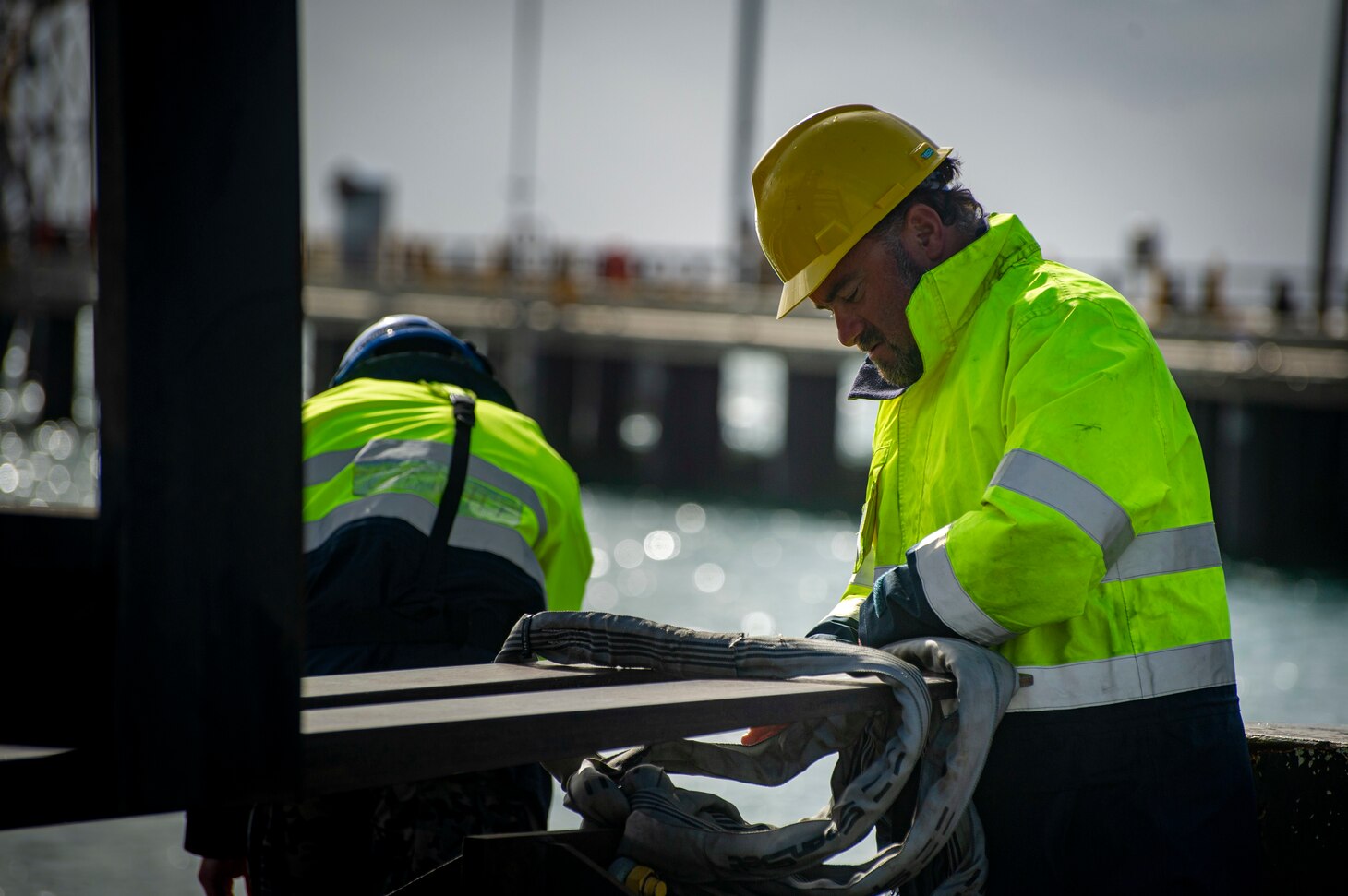 PERTH, Australia (April 28, 2022) – John Dawsh, a local Australian crane rigger, participates in a weapons handling training exercise with a Harpoon inert training shape while the Los Angeles-class fast-attack submarine USS Springfield (SSN 761) is pierside at Royal Australian Navy base HMAS Stirling on Garden Island off the coast of Perth, Australia, April 28, 2022. Springfield is currently on patrol in support of national security in the U.S. 7th Fleet area of operations. (U.S. Navy photo by Mass Communication Specialist Seaman Wendy Arauz)