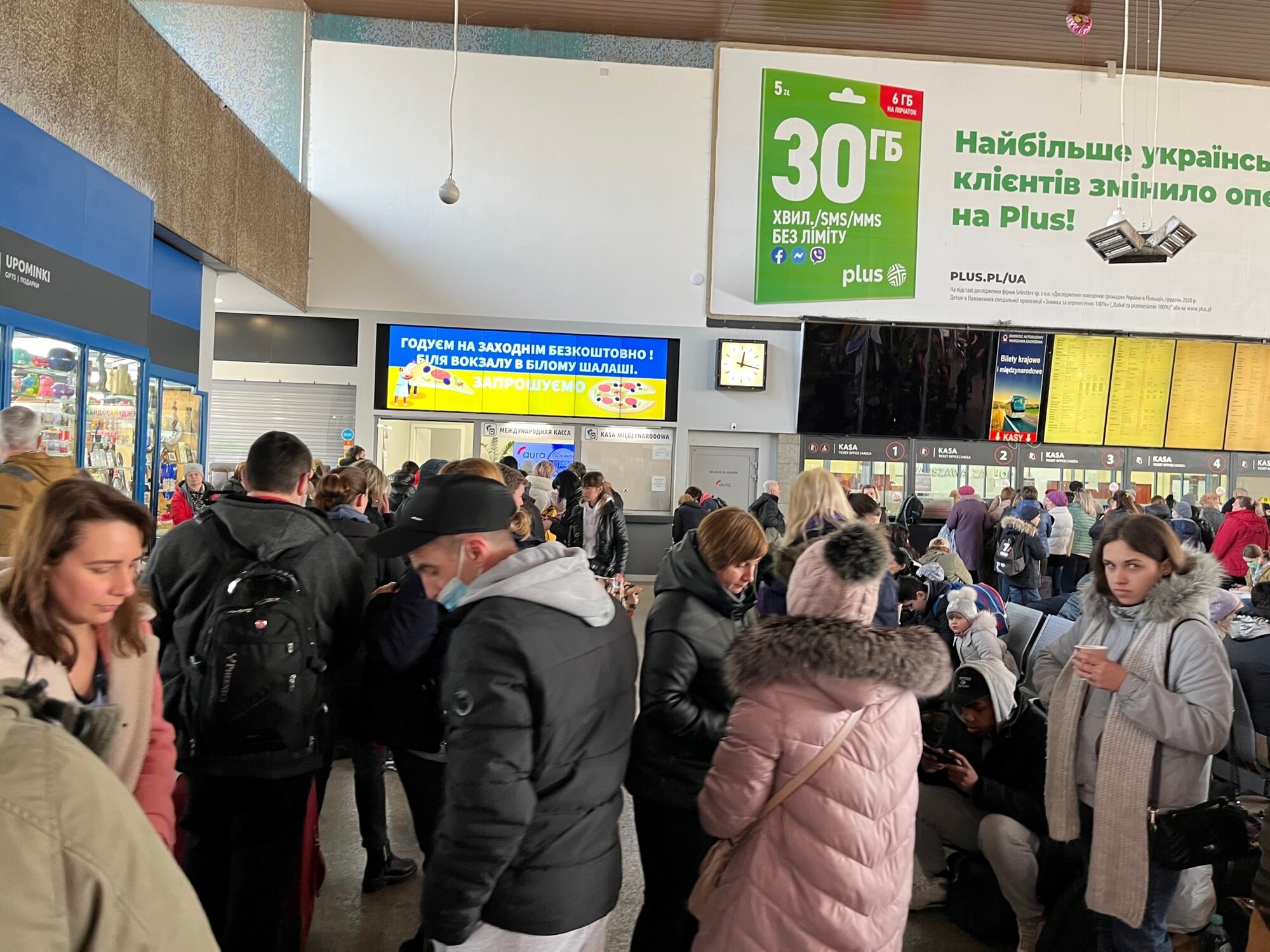 Photo of Ukrainian refugees arriving in Poland