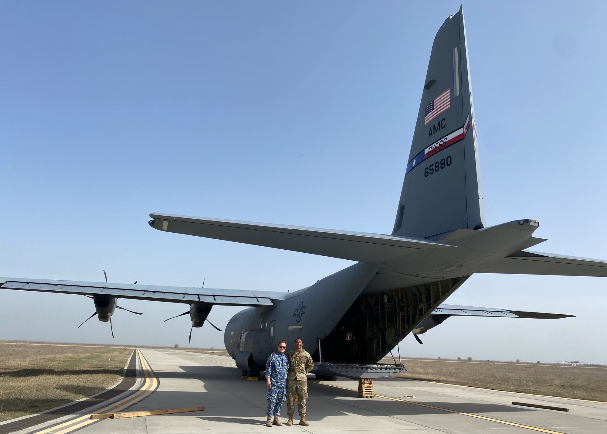 Romanian air force and U.S. Air Force lieutenants stand next to each other.