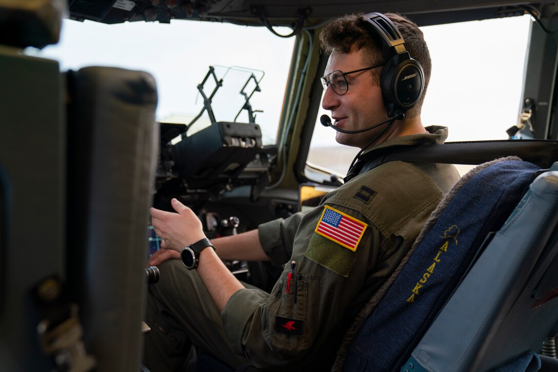 Photo of a C-17 pilot.
