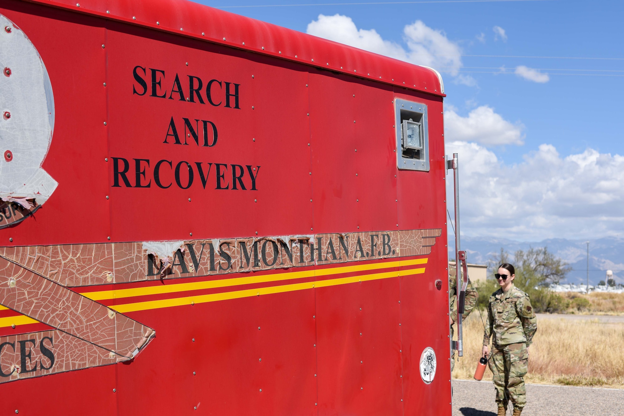 A photo of a search and recovery vehicle.