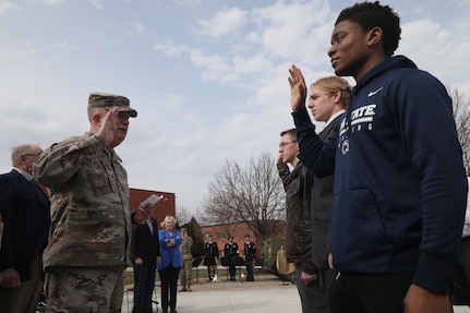 88th Readiness Division hosts open house at Roeder Circle