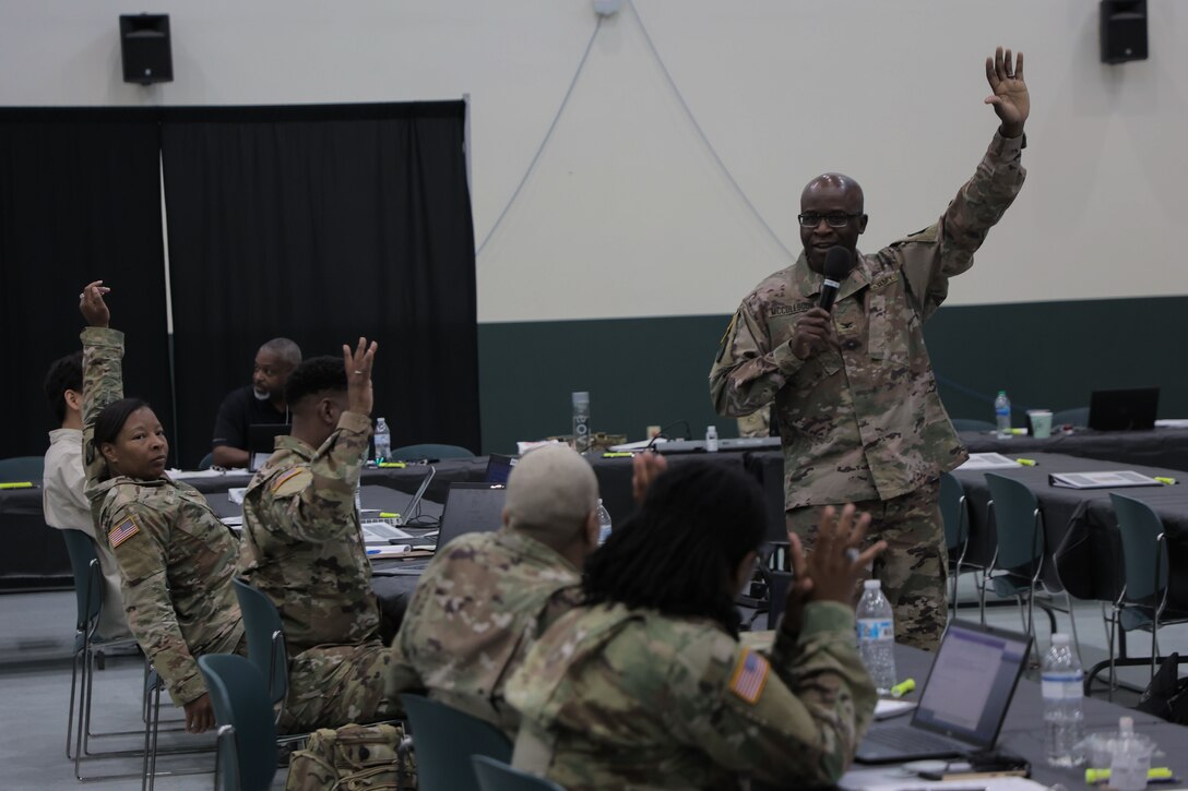 U.S. Army Reserve Soldiers attend IPPS-A training
