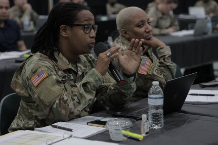 U.S. Army Reserve Soldiers attend IPPS-A training