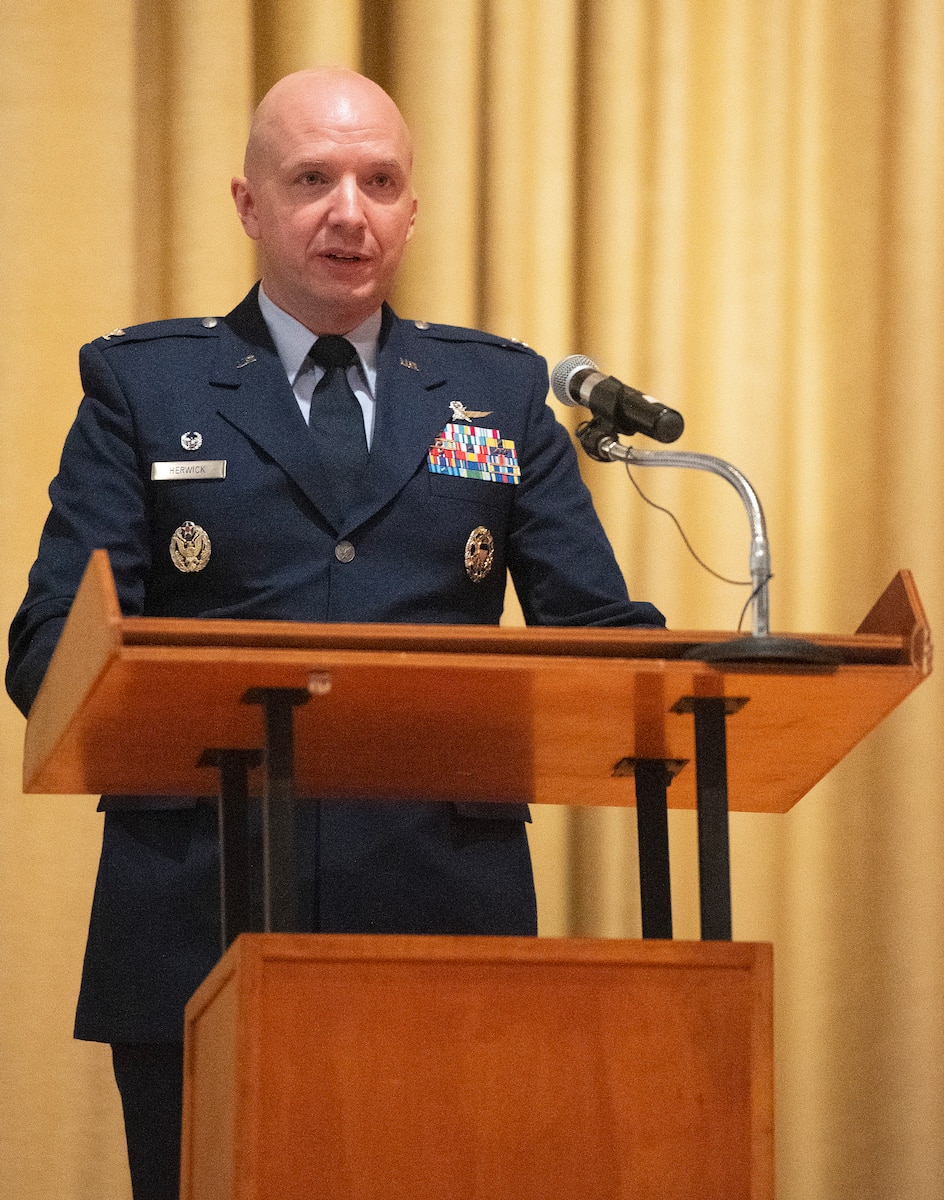 Air Force Col. Ivan Herwick, 88thCommunications Group commander, speaksduring the unit’s inactivation ceremonyApril 29, 2022, at Wright-Patterson Air ForceBase, Ohio. At the end of its 71-year history,88 CG supported 115 units consisting of morethan 30,000 personnel. (U.S. Air Force photoby R.J. Oriez)