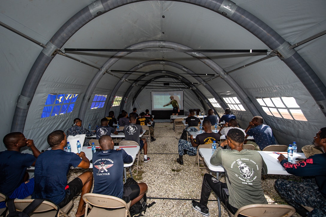 Lieutenant (Navy) Kristopher Hicks from the Canadian Armed Forces trains multinational divers during Exercise TRADEWINDS 2022 in Belize City, Belize on May 8, 2022.