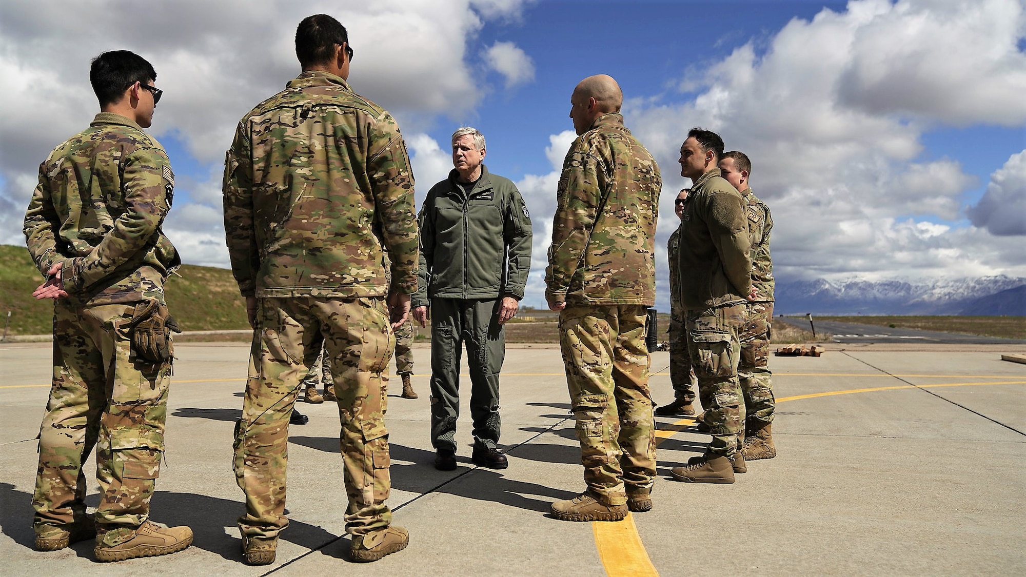 Vice Admiral Dee Mewbourne, deputy commander, USTRANSCOM, visited Hill AFB May 3, to met with and thanked Airmen and civilians who loaded Ukraine lethal aid onto commercial 747s bound for Europe.
Mewbourne primarily visited the 75th Logistics Readiness Squadron and the 649th Munitions Squadron on the flight line and in their workplace at Hill.