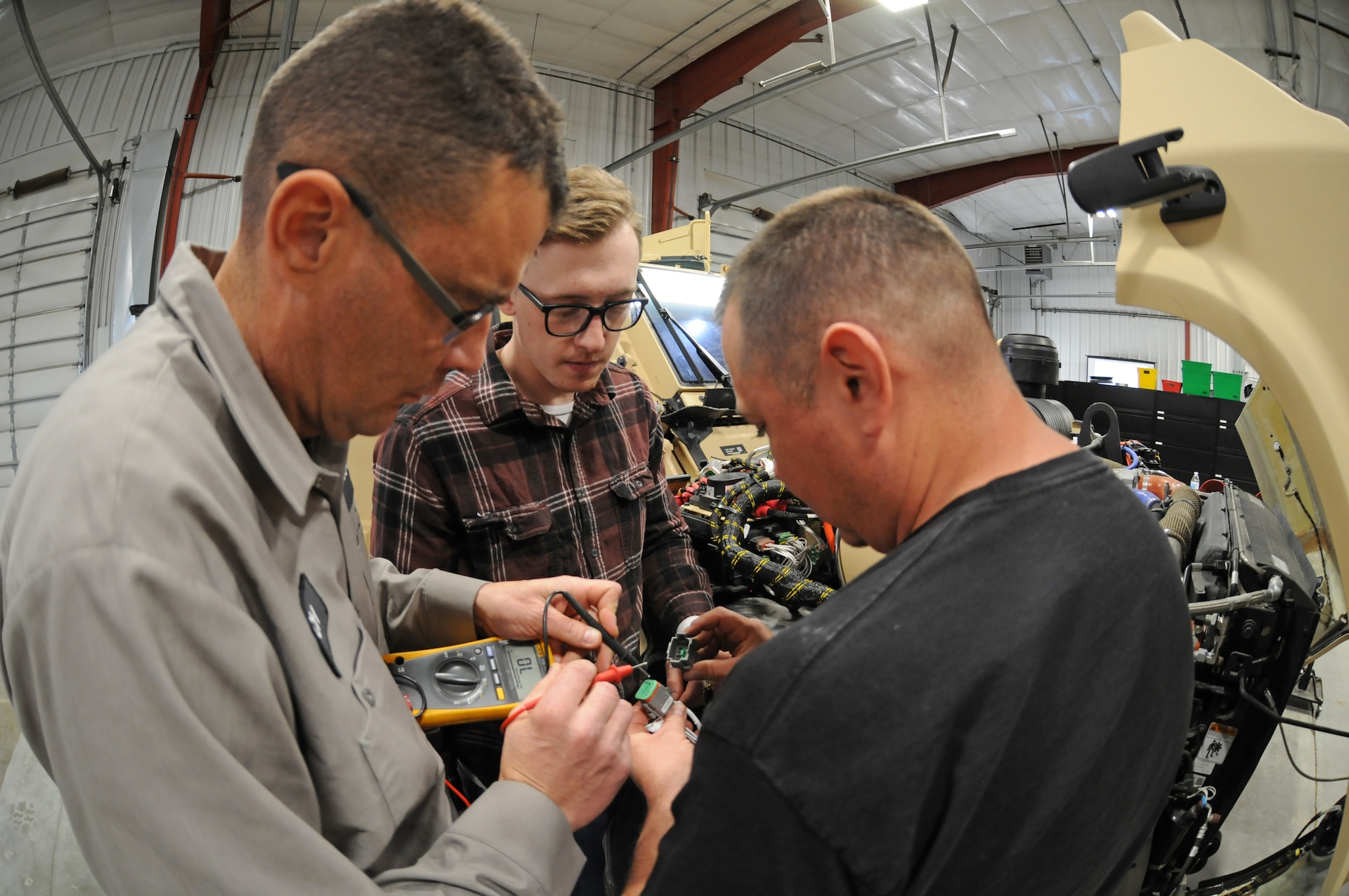 Students study JLTV electrical systems