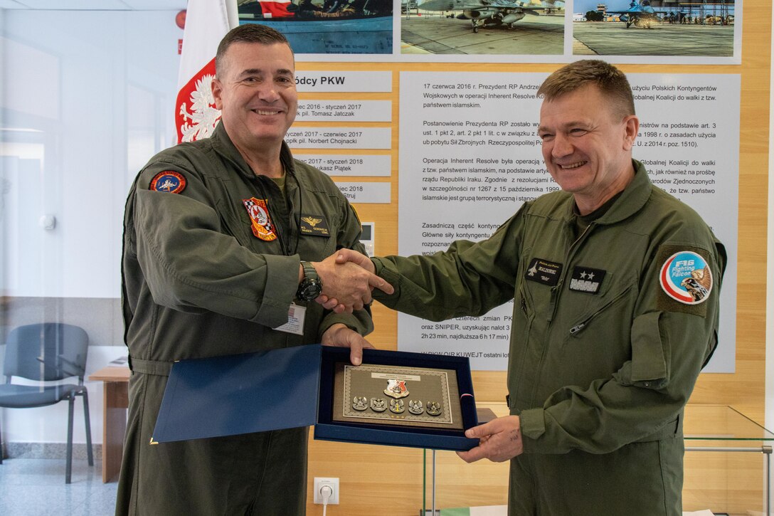 U.S. Marine Corps Maj. Gen. Michael Cederholm, commanding general of 2nd Marine Aircraft Wing, meets Polish Maj. Gen. Dariusz Malinowski, deputy commander of Armed Forces Operation Command, Łask Air Base, Poland, April 14, 2022. 2nd MAW units are deployed to enhance NATO's capabilities in Eastern Europe at the invitation of host nations.