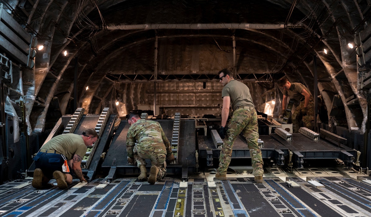 Men configure the ramp toes of a C-17 Globemaster III