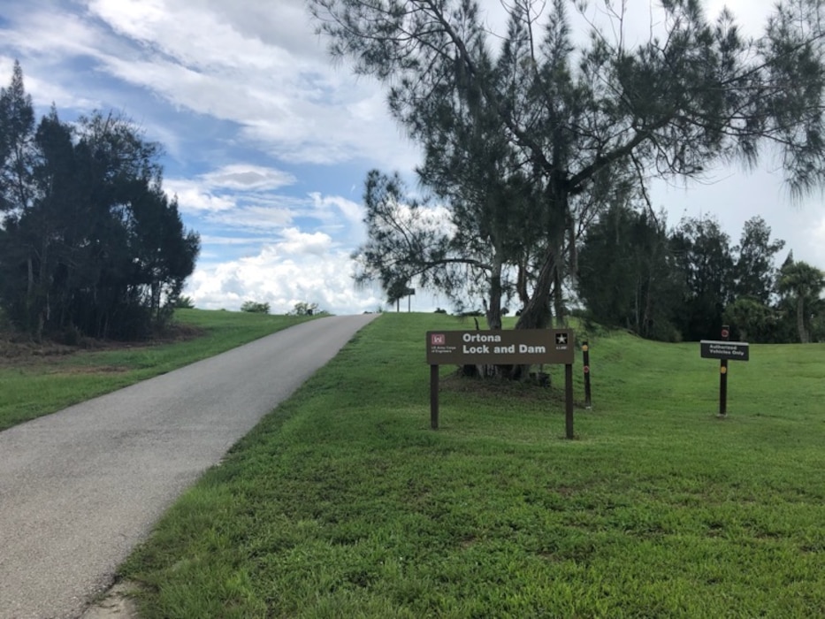 Ft. Pierce installs outdoor fitness station on Indian River Dr.