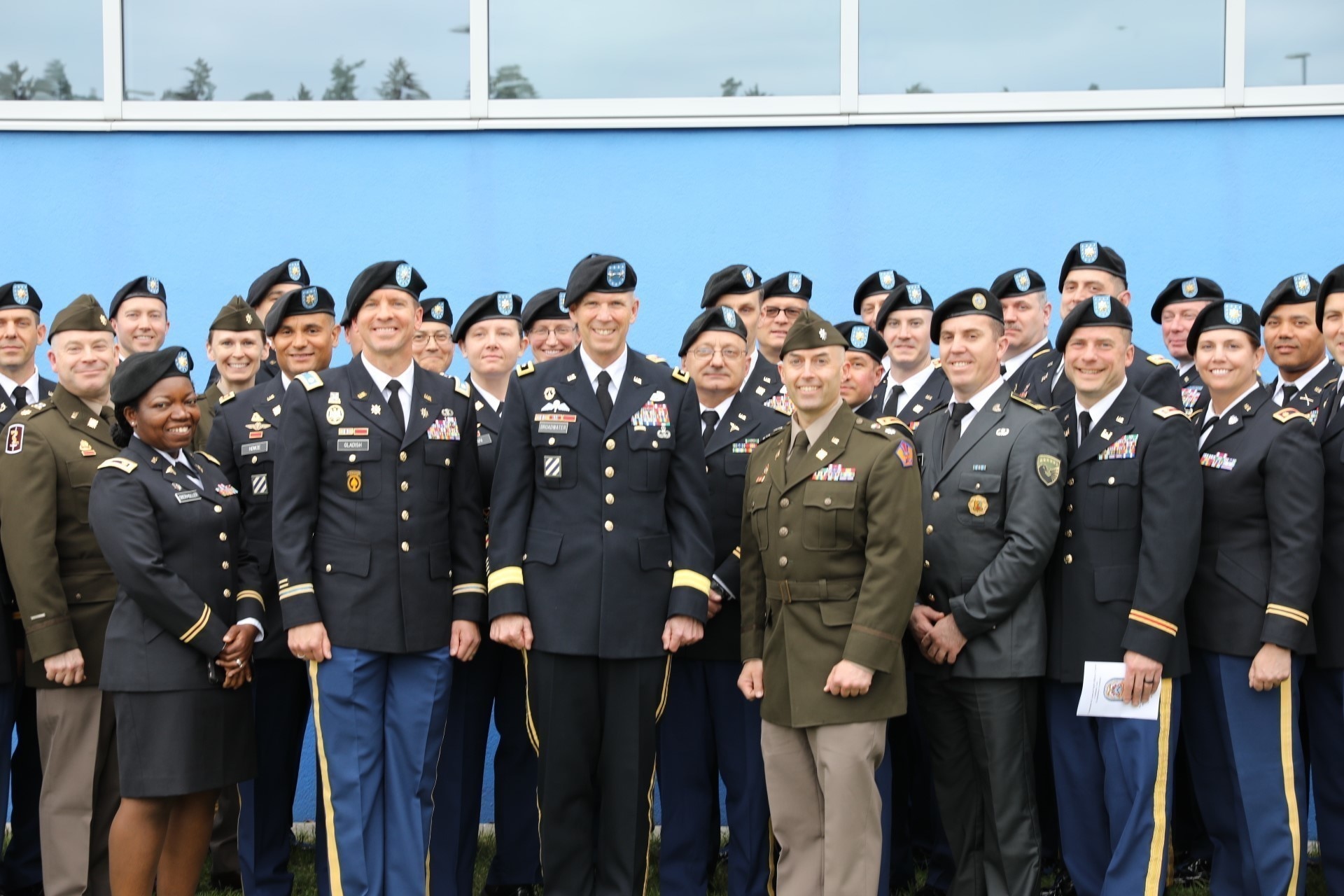 Maj. Gen. Jeff Broadwater poses with students following a commencement ceremony for Intermediate Level Education – Common Core class of 2022 at the 7th Intermediate Level Education Detachment, 7th Mission Support Command, Grafenwoehr, Germany, May 6, 2022.

The 7th ILE Detachment is the only Command and General Staff College in the European theater and provides education for EUCOM, AFRICOM, and CENTCOM and is one of two training facilities to host international students.