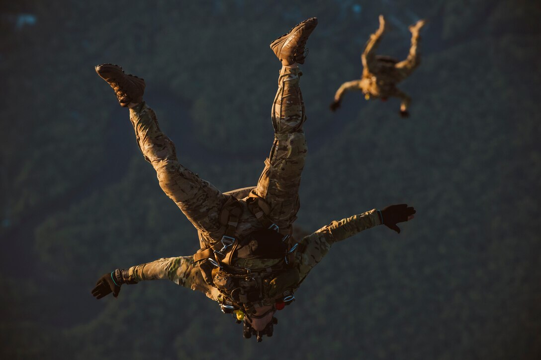 Two airmen free fall during training.