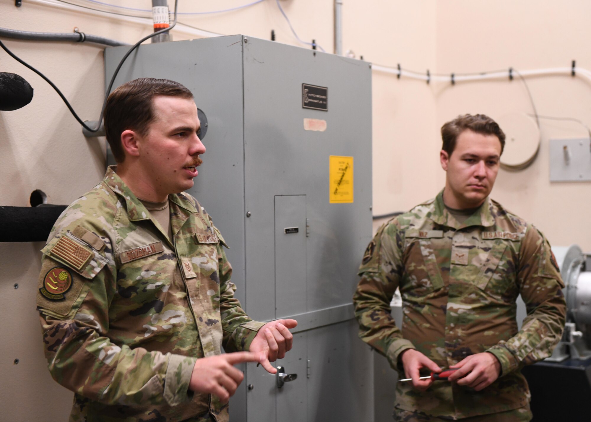Tech. Sgt. Thomas Bozeman, the facilities maintenance section training non-commissioned officer in charge at the 373rd Training Squadron, Detachment 321, instructs a group of Airmen at F.E. Warren Air Force Base, Wyoming, May 10, 2022. Bozeman helps Airmen gain additional skills needed to complete the mission at the missile complex. (U.S. Air Force photo by Airman 1st Class Darius Frazier.)