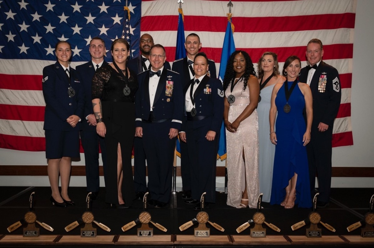 Air Force Special Operations Command’s 2021 Outstanding Airman of the Year pose for a photo with U.S. Air Force Lt. Gen. Jim Slife, commander of AFSOC, and Chief Master Sgt. Cory Olson, command chief of AFSOC, at the conclusion of the OAY Medallion breakfast at Hurlburt Field, Florida, May 11, 2022. In addition to the banquet, AFSOC formally recognized this year’s Outstanding Airmen of the Year award winners with a day of professional development events and a medallion breakfast.  (U.S. Air Force photo by Staff Sgt. Miranda Mahoney)