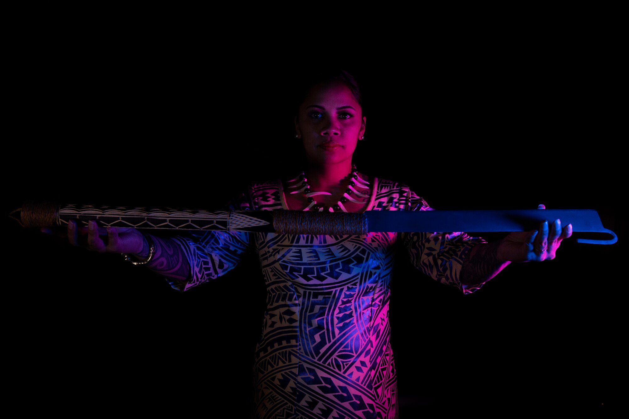 Samoan woman holding a Samoan knife