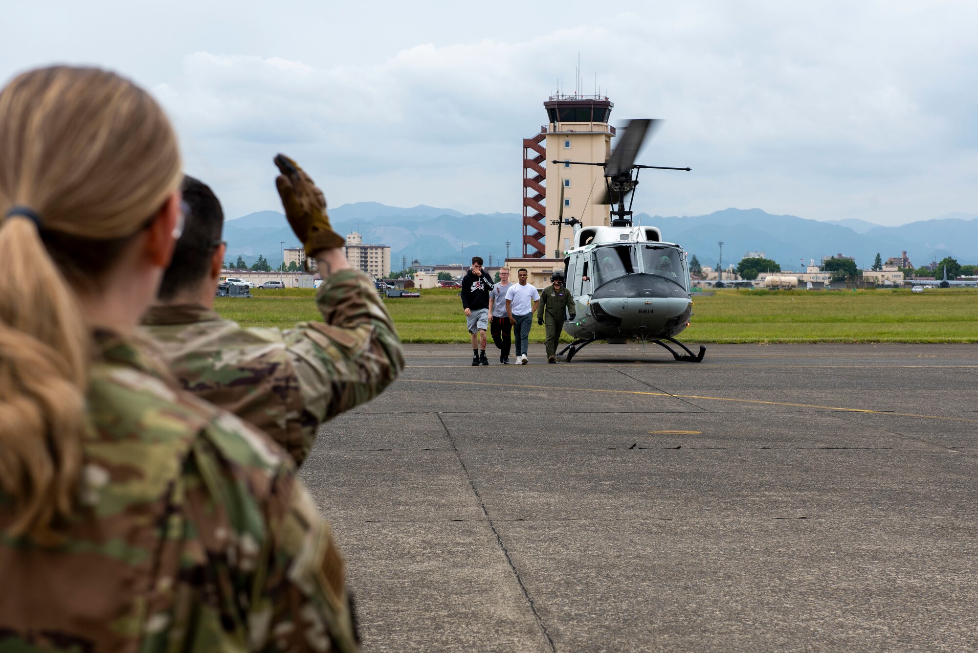 Airmen direct mock patients from a helicopter
