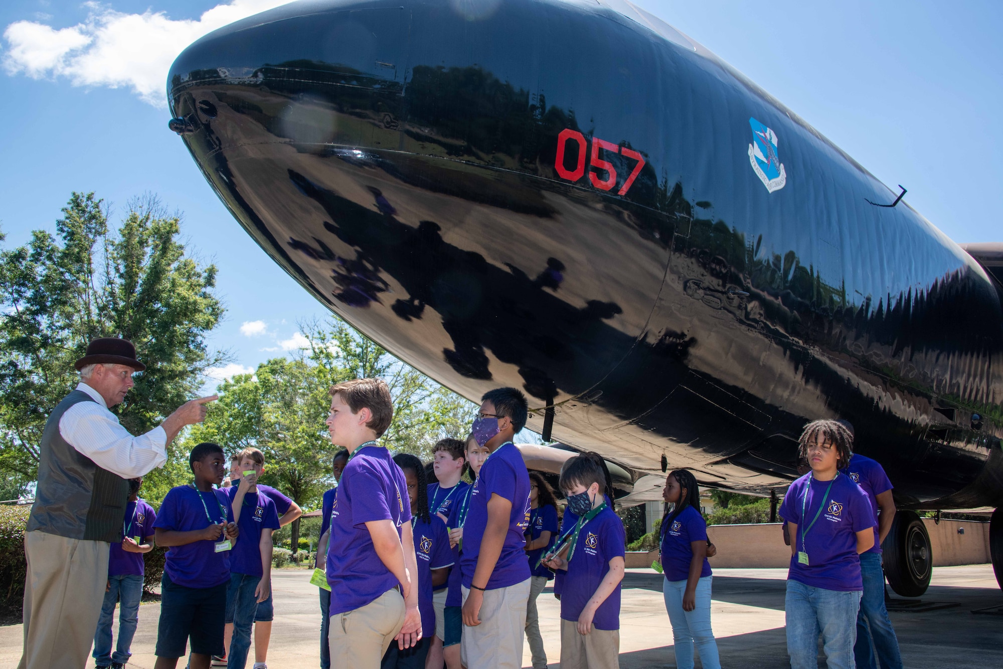 Maxwell AFB, Ala. – Elementary students from Bear Exploration Center For Mathematics, Science and Technology School learn about the B-52, May 13, 2022. (US Air Force photo by Melanie Rodgers Cox/Released)