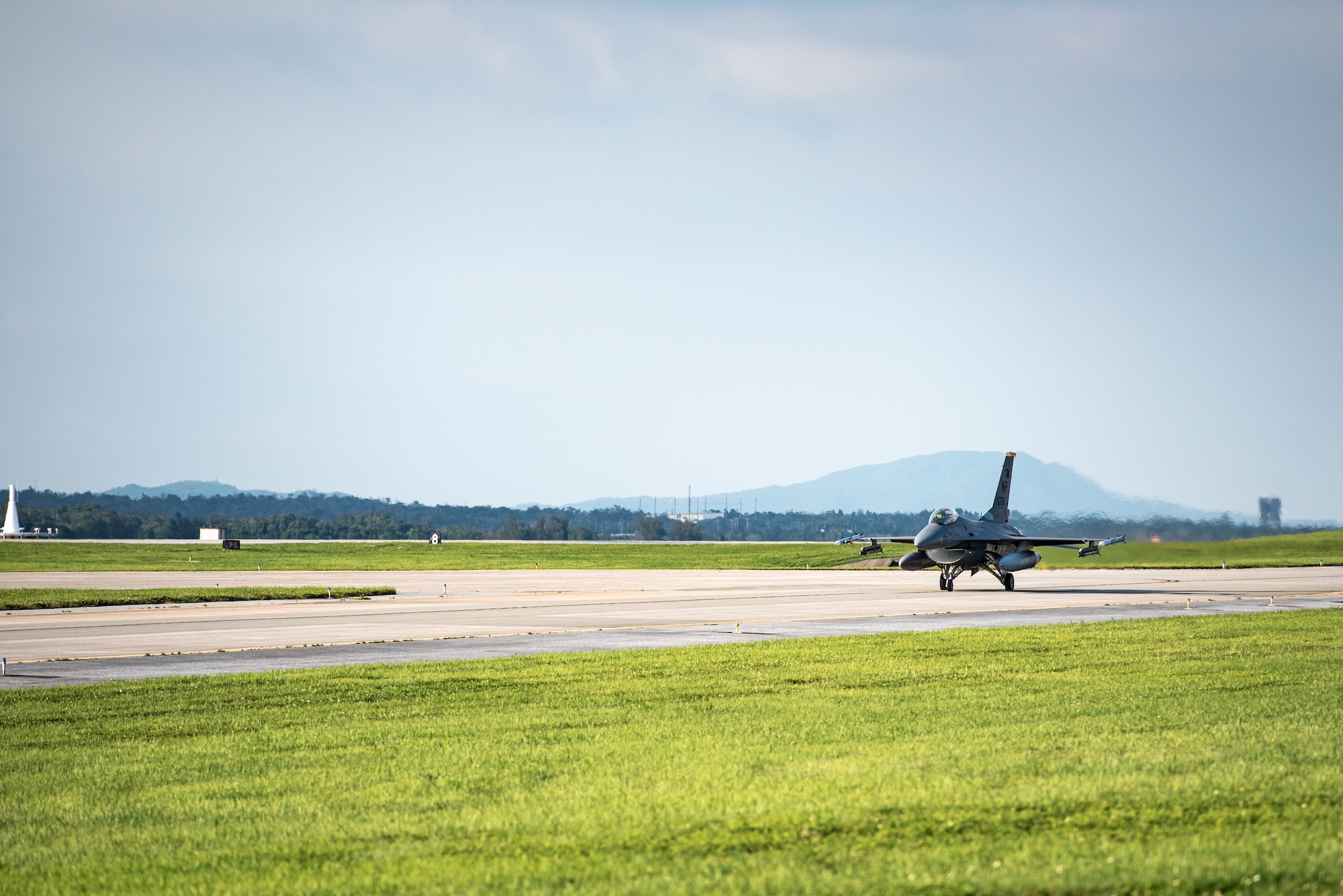 Jet taxis on the runway