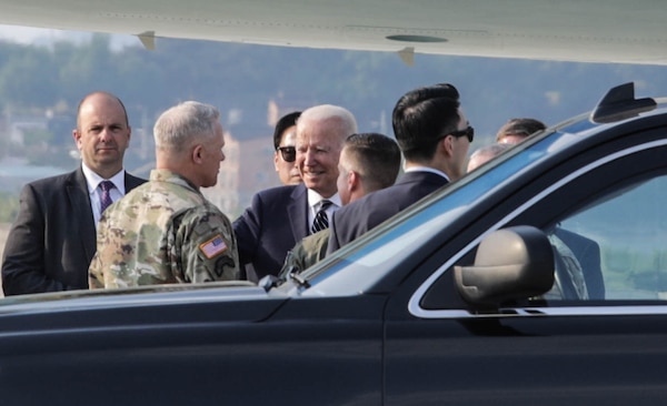 Leaders with U.S. Forces Korea and 7th Air Force receive 
U.S. President Joseph R. Biden arrives at Osan Air Base, Republic of Korea, May 20, 2022. President Biden will meet with Republic of Korea President Yoon Suk-yeol, along with business leaders, military service members, and their family members from the ROK and the U.S.


While in Korea, Biden will meet with the ROK President Yoon Suk-yeol, just over a week after his inauguration, along with business leaders, and service members and their families. This is Biden’s first visit to the Republic of Korea as president. (U.S. Army photo by Staff Sgt. Kris Bonet)

While in Korea, Biden will meet with the ROK President Yoon Suk-yeol, just over a week after his inauguration, along with business leaders, and service members and their families. This is Biden’s first visit to the Republic of Korea as president. (U.S. Army photo by Staff Sgt. Kris Bonet)