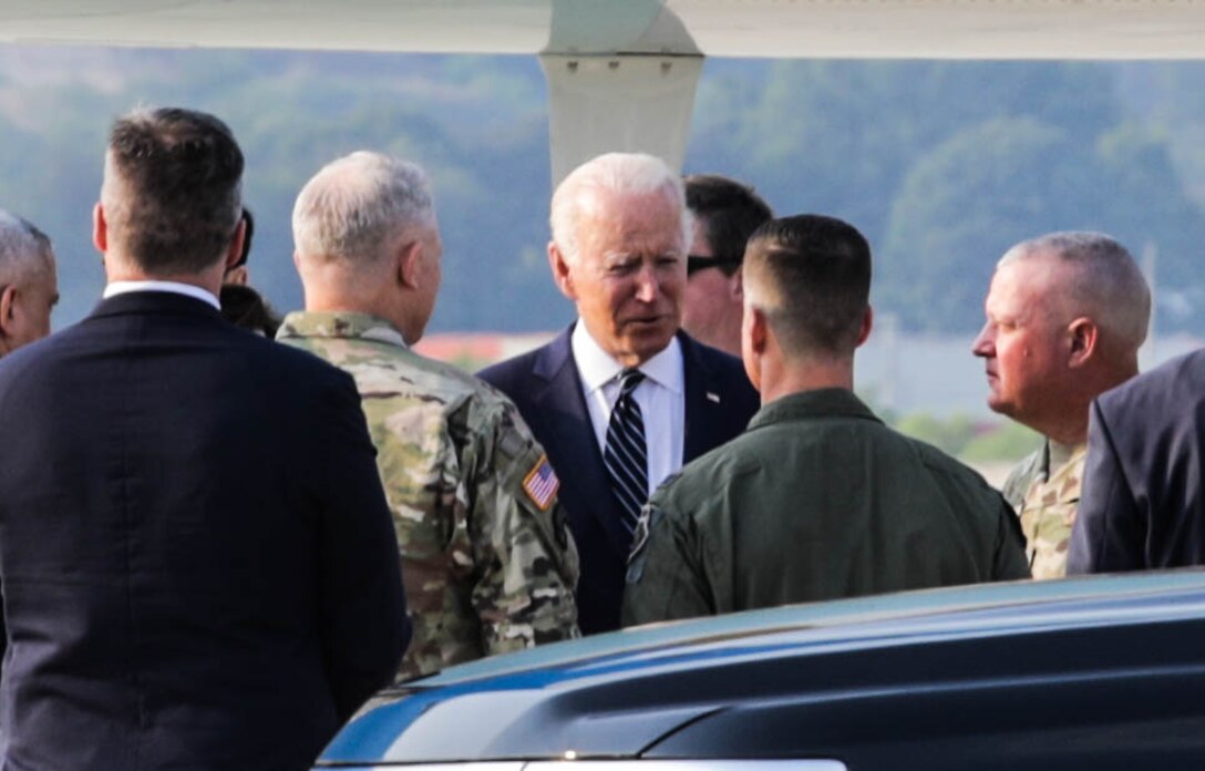 Leaders with U.S. Forces Korea and 7th Air Force receive 
U.S. President Joseph R. Biden arrives at Osan Air Base, Republic of Korea, May 20, 2022. President Biden will meet with Republic of Korea President Yoon Suk-yeol, along with business leaders, military service members, and their family members from the ROK and the U.S.


While in Korea, Biden will meet with the ROK President Yoon Suk-yeol, just over a week after his inauguration, along with business leaders, and service members and their families. This is Biden’s first visit to the Republic of Korea as president. (U.S. Army photo by Staff Sgt. Kris Bonet)

While in Korea, Biden will meet with the ROK President Yoon Suk-yeol, just over a week after his inauguration, along with business leaders, and service members and their families. This is Biden’s first visit to the Republic of Korea as president. (U.S. Army photo by Staff Sgt. Kris Bonet)