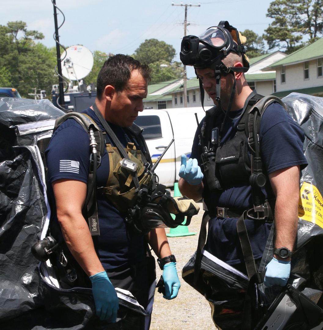 Virginia National Guard Soldiers and Airmen assigned to the 34th Civil Support Team participate in a Joint Hazard Assessment Team training exercise with members of the Maine National Guard’s 11th CST, the FBI, the Virginia Beach fire and police departments April 26, 2022, at the State Military Reservation in Virginia Beach, Virginia.