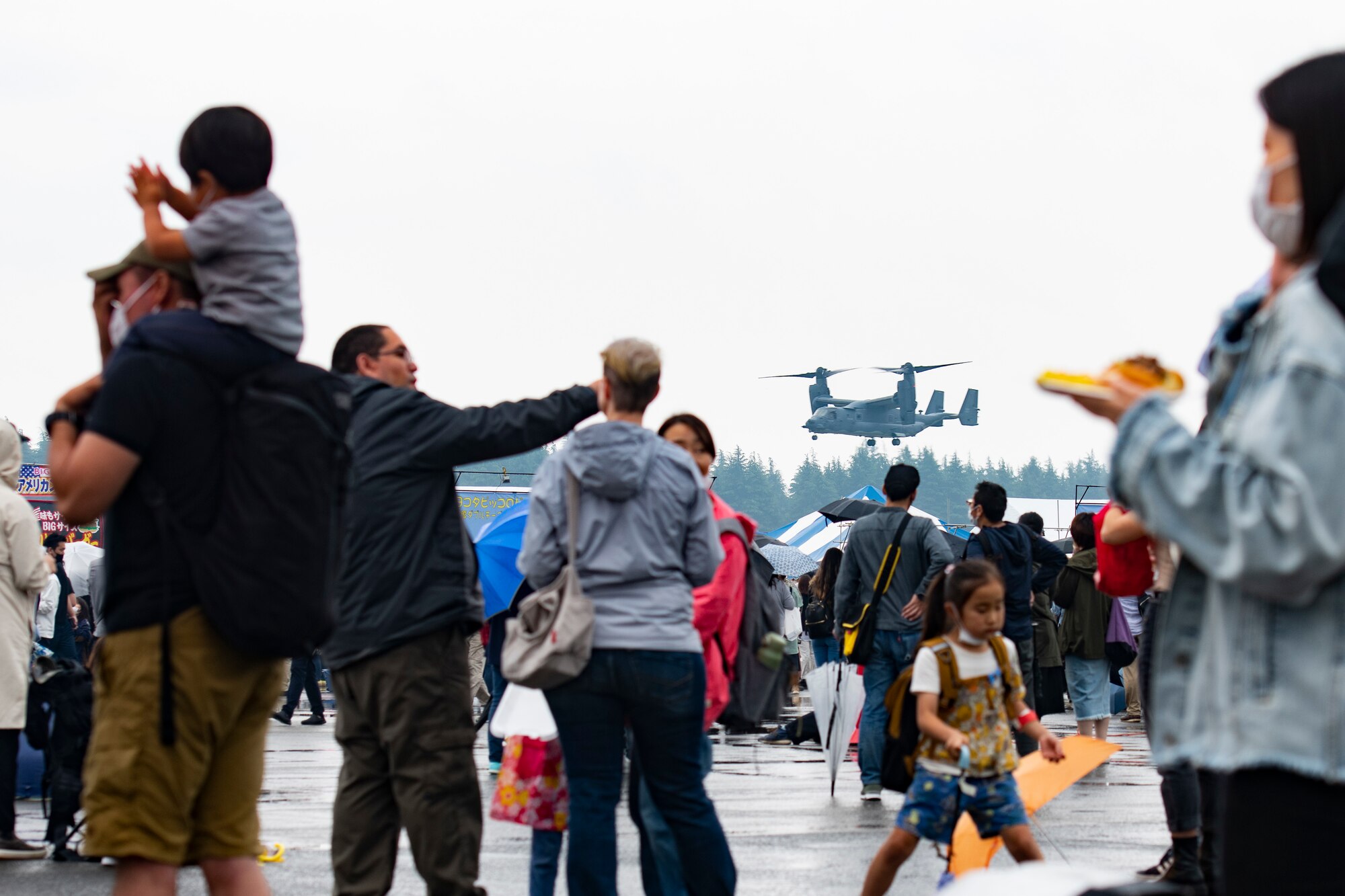 A CV-22 Osprey assigned to the 21st Special Operations Squadron flies by attendees during Friendship Festival 2022, at Yokota Air Base, Japan, May 21. The two-day festival was an opportunity for visitors to learn more about the U.S. and Japan bilateral partnership, while strengthening the bonds between Yokota and the local communities. Yokota was able to host the event with the support of Japanese Self-Defense Force, sister services and the local community. (U.S. Air Force photo by Tech. Sgt. Joshua Edwards)