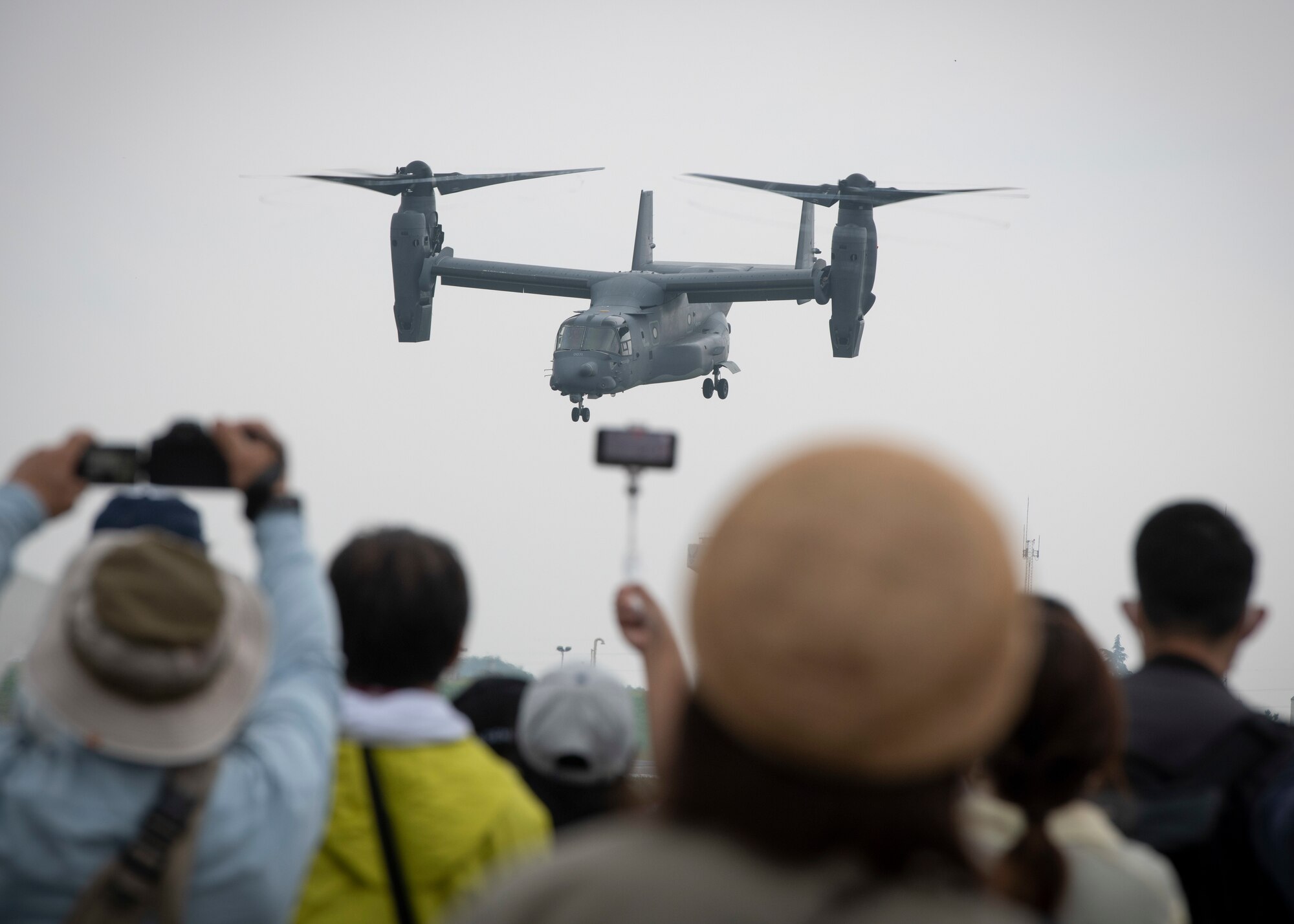 A CV-22 Osprey assigned to the 21st Special Operations Squadron performs a bow during Friendship Festival 2022, at Yokota Air Base, Japan, May 21. The demonstration was one of many events during the weekend that showcased U.S. military capabilities. (U.S. Air Force photo by Machiko Arita)