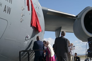 U.S. Air Force Gen Mike Minihan, Air Mobility Command commander, stand with the crew of the C-17 Globemaster III  that was renamed to "Spirit of the Candy Bomber" in Provo, Utah, May 20, 2022.