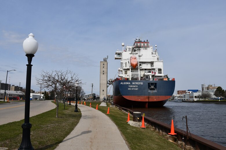 Algoma Intrepid unloading