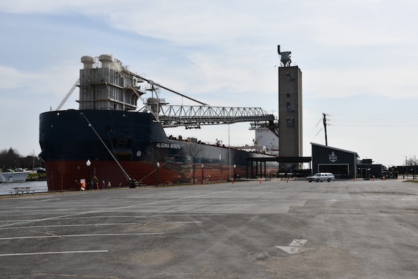 Algoma Intrepid unloading