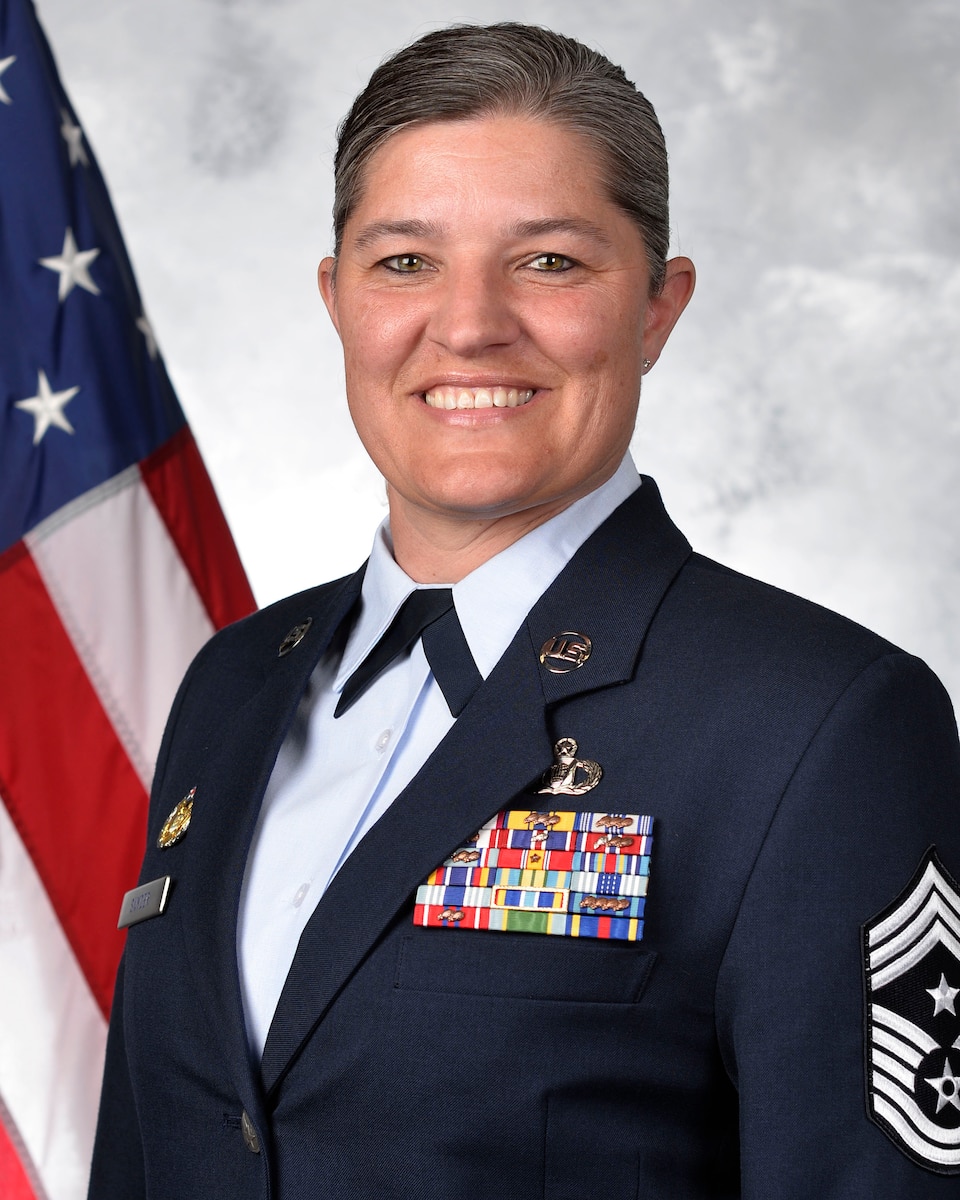 Bio photo of CMSgt Snyder