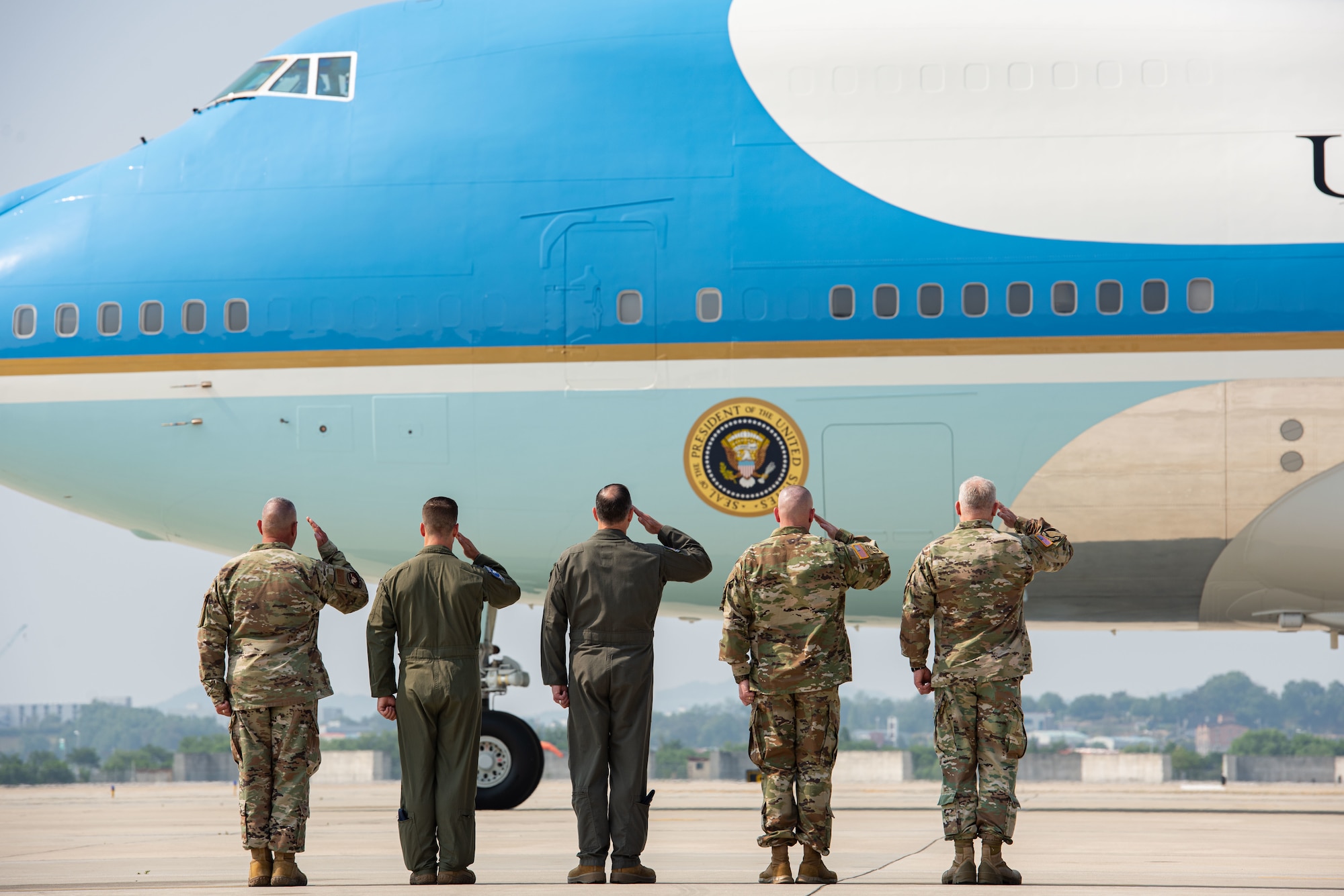 United States Forces Korea leadership render a salute to Air Force One