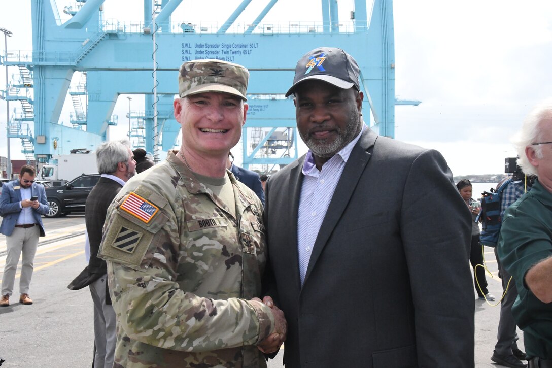 Today, federal, state, and local leaders joined JAXPORT and the US Army Corps of Engineers (USACE) Jacksonville District to celebrate the completion of the Jacksonville Harbor Deepening Project through JAXPORT’s Blount Island Marine Terminal. The project deepened 11 miles of the federal shipping channel—from the sea buoy to Blount Island—to a depth of 47 feet from its previous depth of 40 feet.