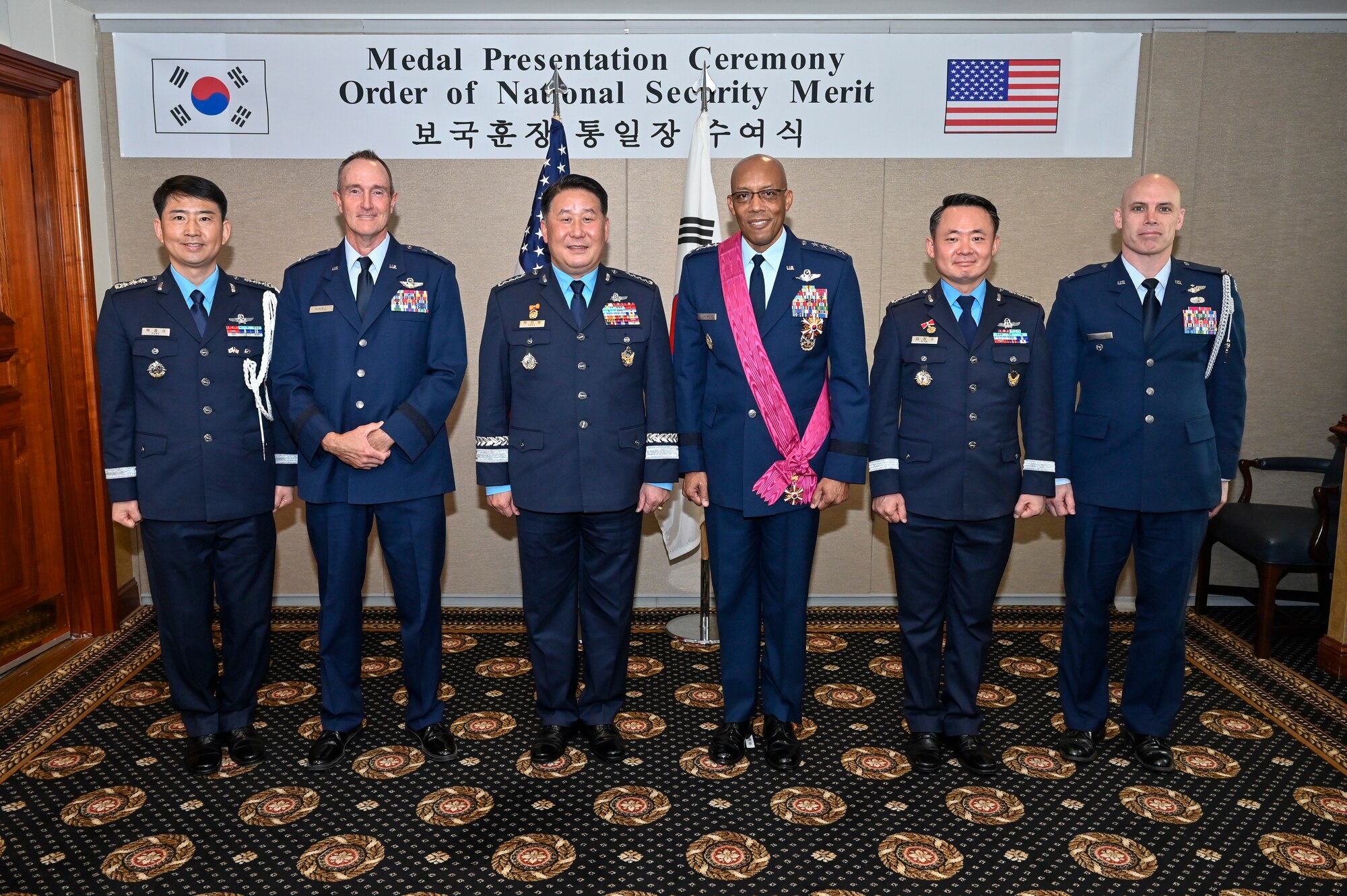 Chief of Staff of the Republic of Korea Air Force Gen. Park Inho, center left, poses with Air Force Chief of Staff Gen. CQ Brown, Jr., center right, and staff members during an award ceremony.