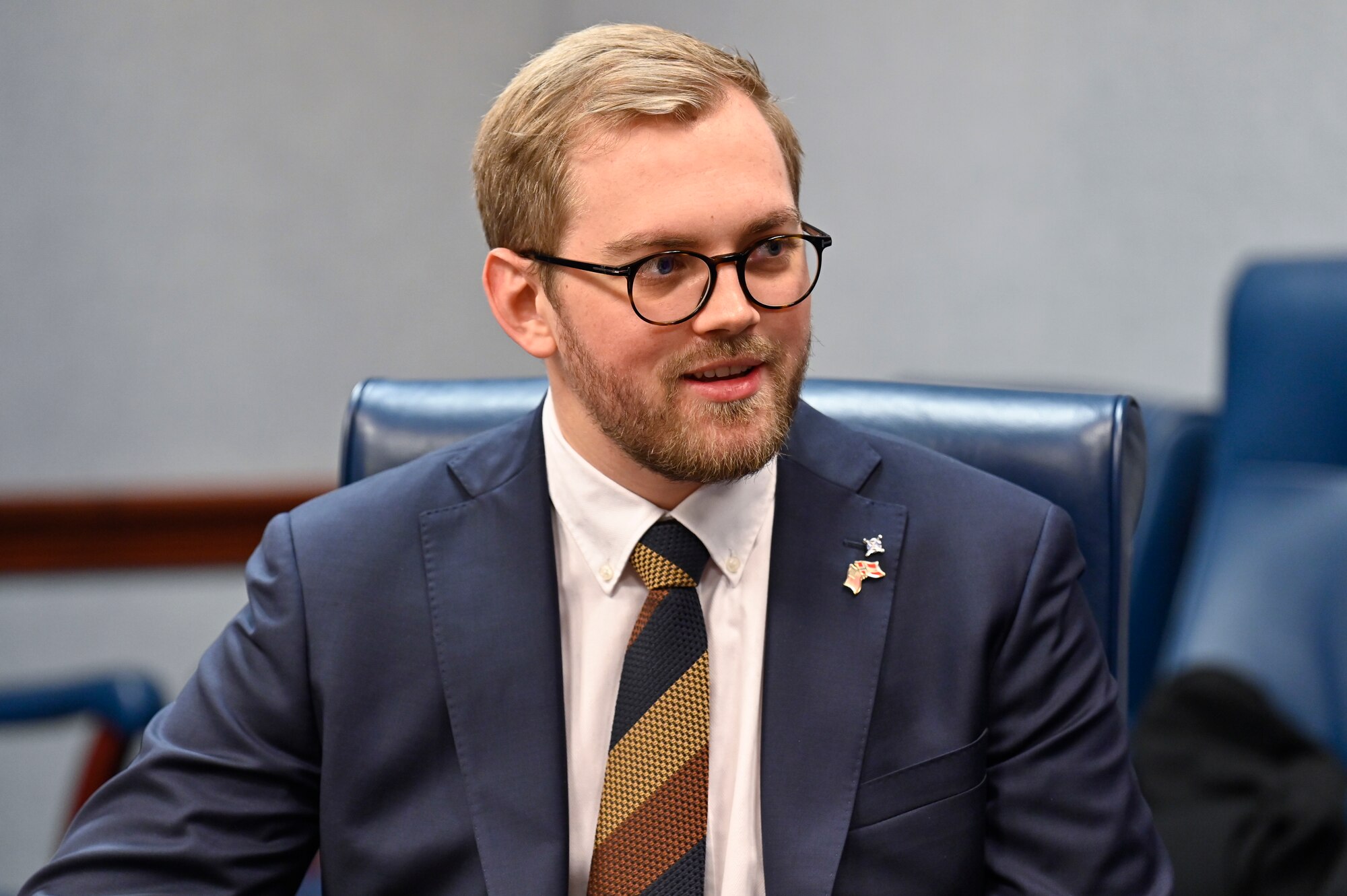 Norwegian State Secretary Bent-Joacim Bentzen speaks with Secretary of the Air Force Frank Kendall.