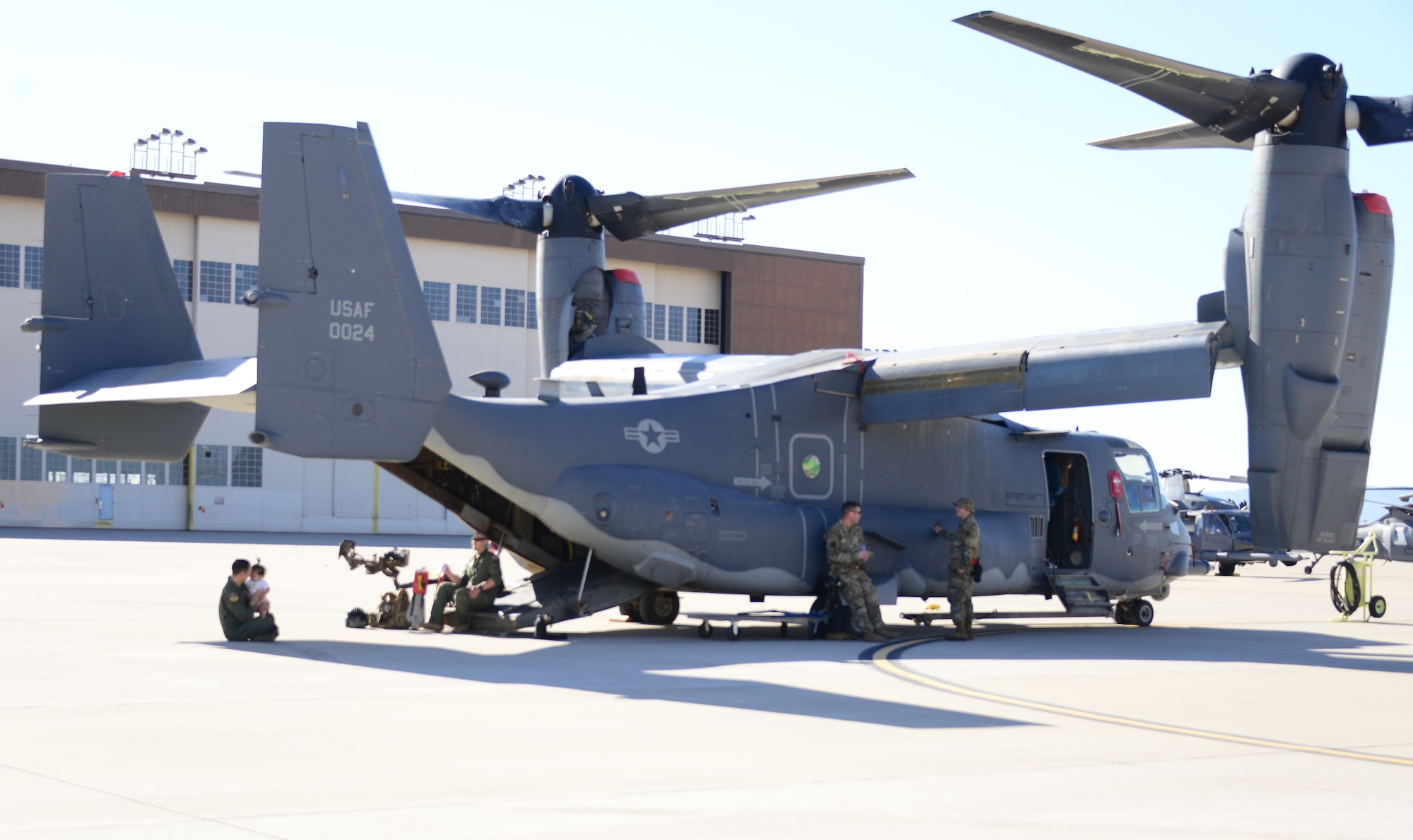 Members of the 150th and 58th Special Operations Wings show their families around the wing and the aircraft during the Wing’s annual Spouses Day event at Kirtland Air Force Base, New Mexico. May 14, 2022. (U.S. Air Force photo by Jeremy T. Dyer.)