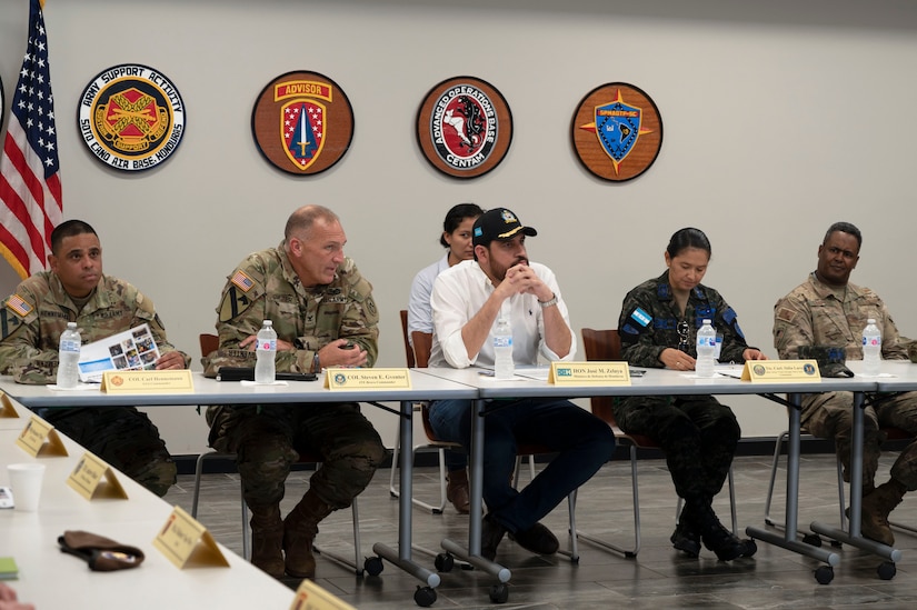 Honduran Secretary of Defense visits Soto Cano Air Base