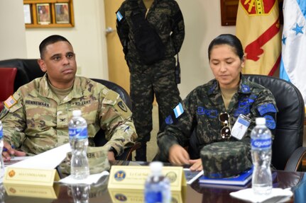 Honduran Secretary of Defense visits Soto Cano Air Base