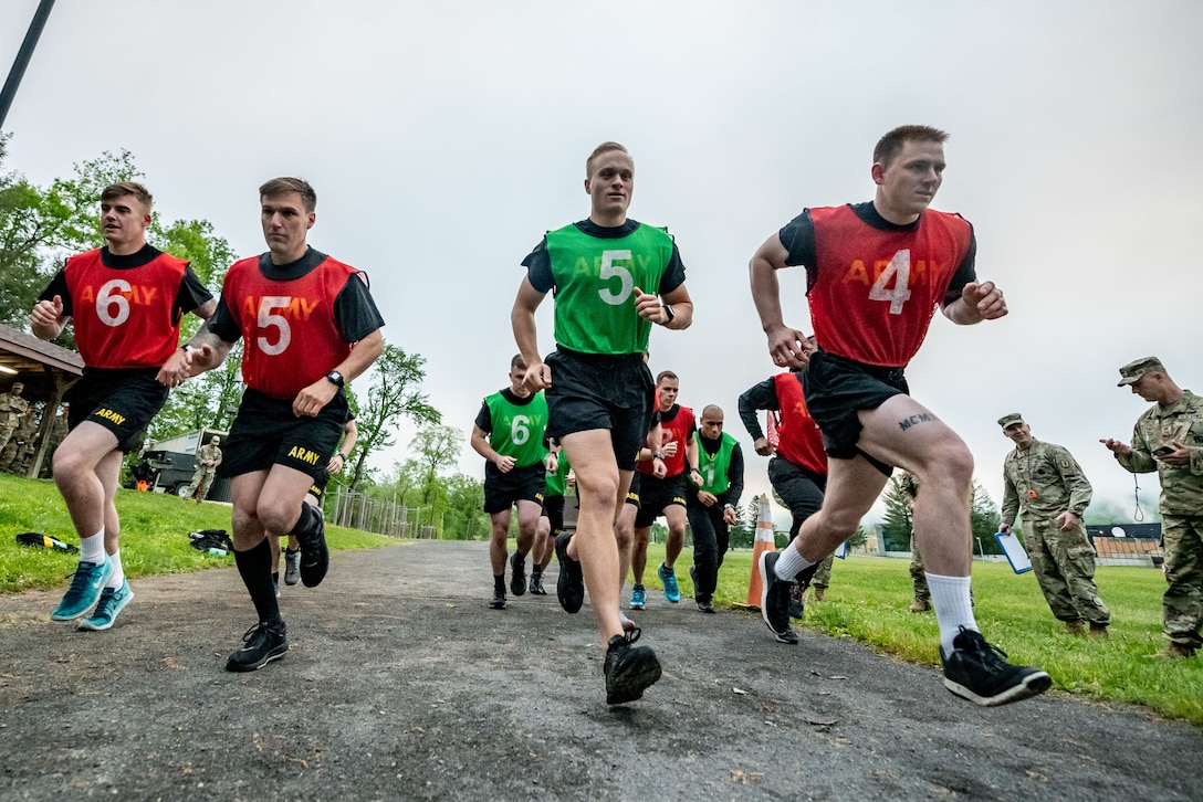 A group of soldiers run together during a competition.