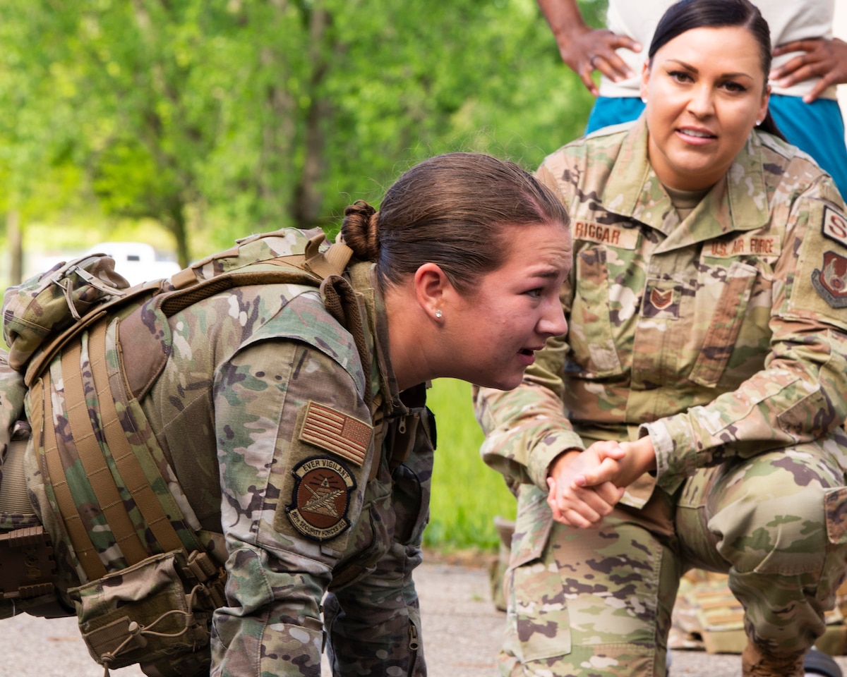 Airman does push-ups at Defenders Challenge.
