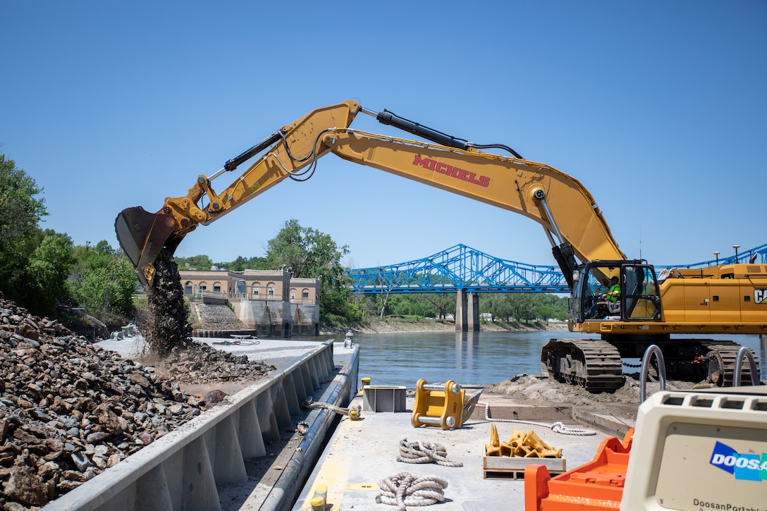 On site at the U.S. Army Corps of Engineers, Omaha District Florence bedrock removal project on the Missouri River, May 18, 2022.