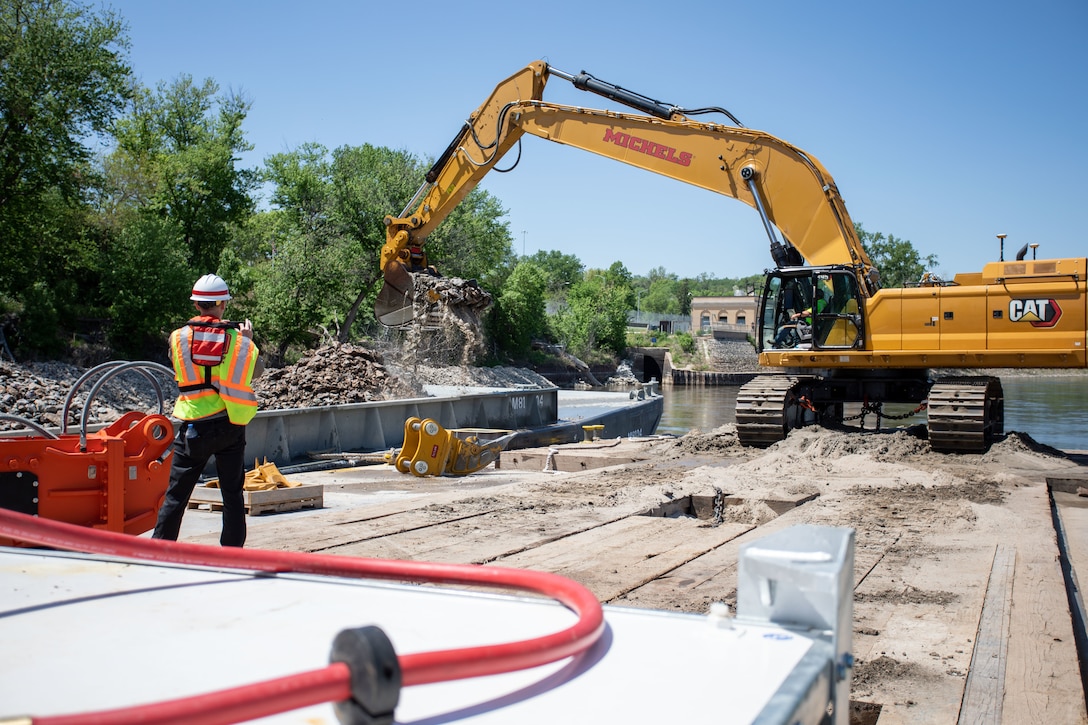 On site at the US Army Corps of Engineers, Omaha District Florence bedrock removal project on the Missouri River, May 18, 2022.