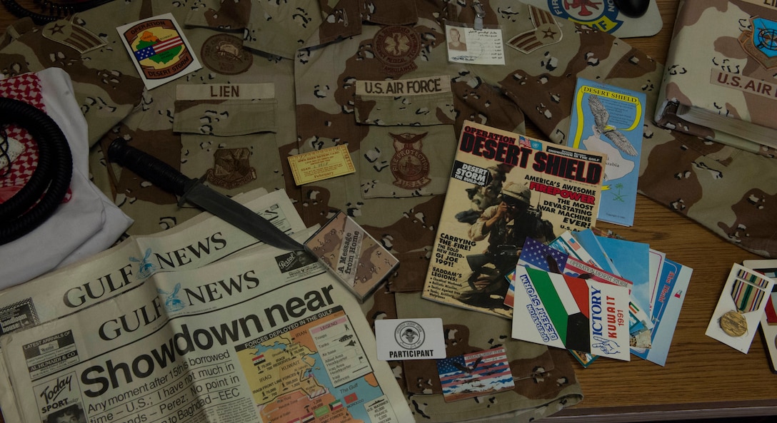Image of several items on a desk related to the Gulf War.