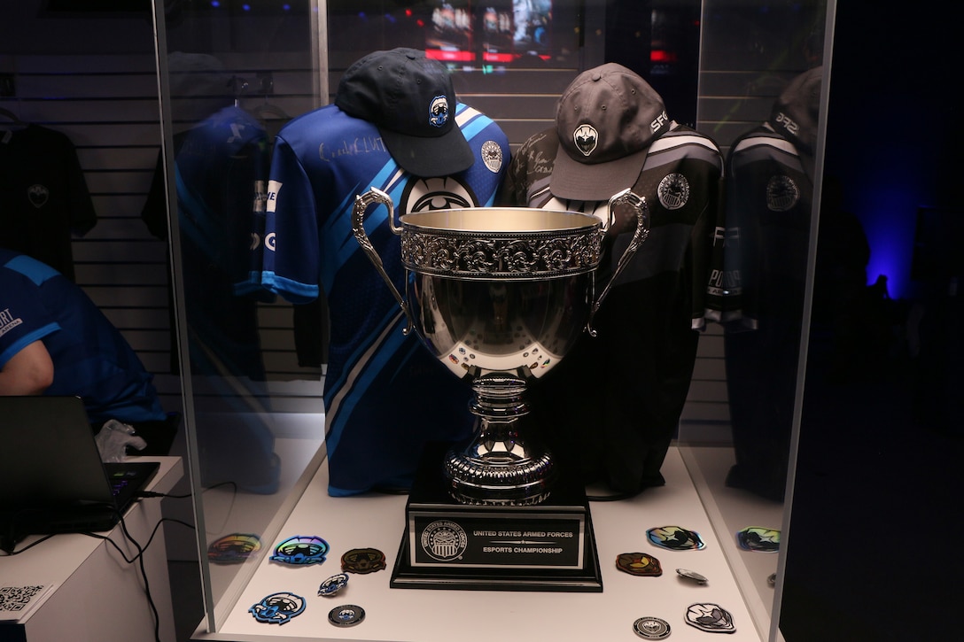 U.S. Air Force Services Center will host the inaugural Armed Forces Esports Championship from 24 to 28 May.  The 2022 Armed Forces Championship features players from the Army, Marine Corps, Navy, Air Force, Space Force, and Coast Guard.  The Armed Forces Sports Championship featuring Halo: Infinite held on May 28, will be a premier Esports competition taking place as part of FORCECON, a massive military gaming and tech event celebrating the intersection of gaming, technology, innovation, education and the United States Armed Forces.  Celebrity host Guy Blaze and casters Magick Moonshot, Garrett O’Toole, YNOT B Casting, and Shyway joined the live broadcast.  (DoD Photo by Mr. Steven Dinote, Released)