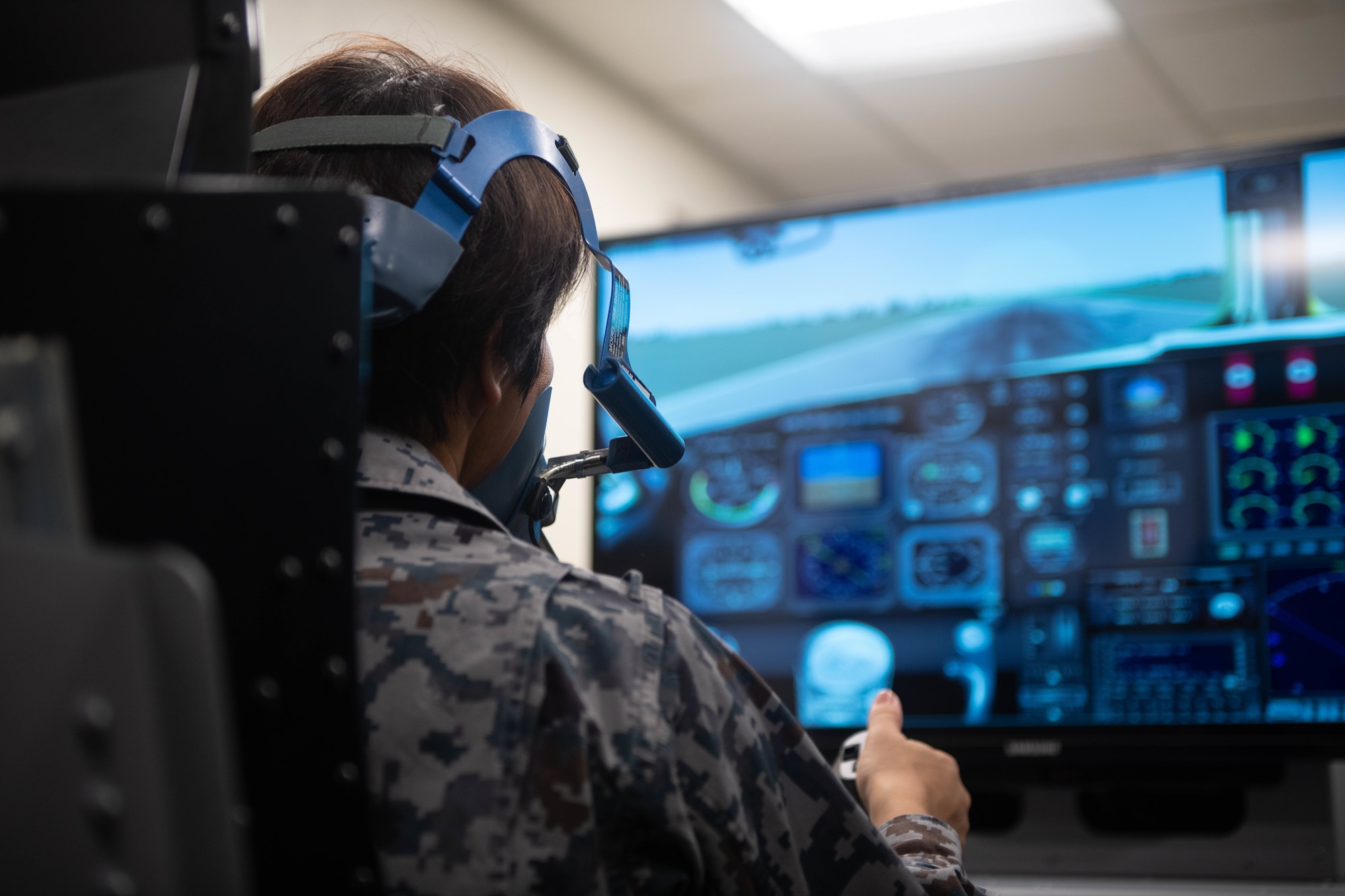 JASDF member flies flight simulator.