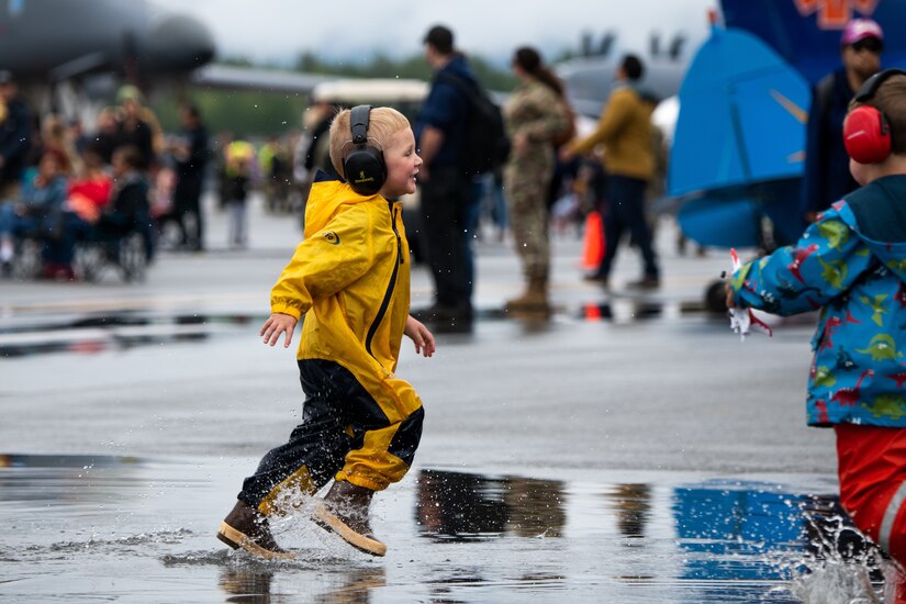 Kids play in water at Arctic Thunder Open House