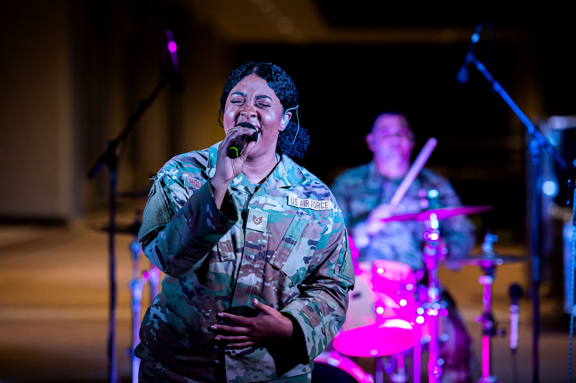 TSgt Serenity Holloway singing with Blue Delta at USAFA

U.S. Air Force Academy --  (U.S. Air Force photo/Trevor Cokley)