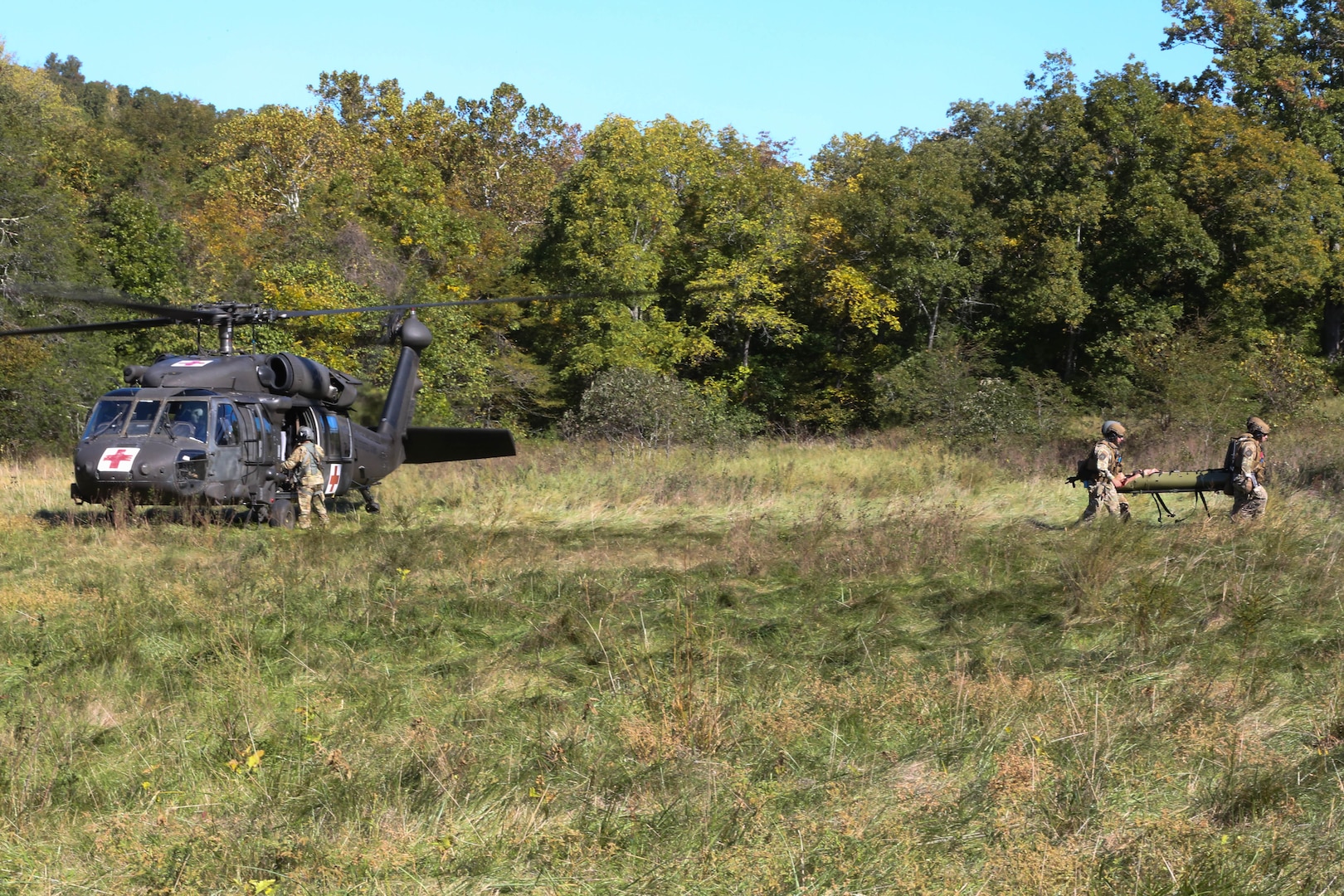 Joint training exercise with Det. 2, Co. G, 3/238th Aviation MEDEVAC, Cox Health and Missouri State Highway Patrol at Hercules Glade Wilderness, Bradleyville, Mo., Oct. 06, 2022. Multiple Missouri departments teamed up to practice life-saving MEDEVAC scenarios. (Photo by U.S. Army National Guard Spc. Rose Di Trolio.)